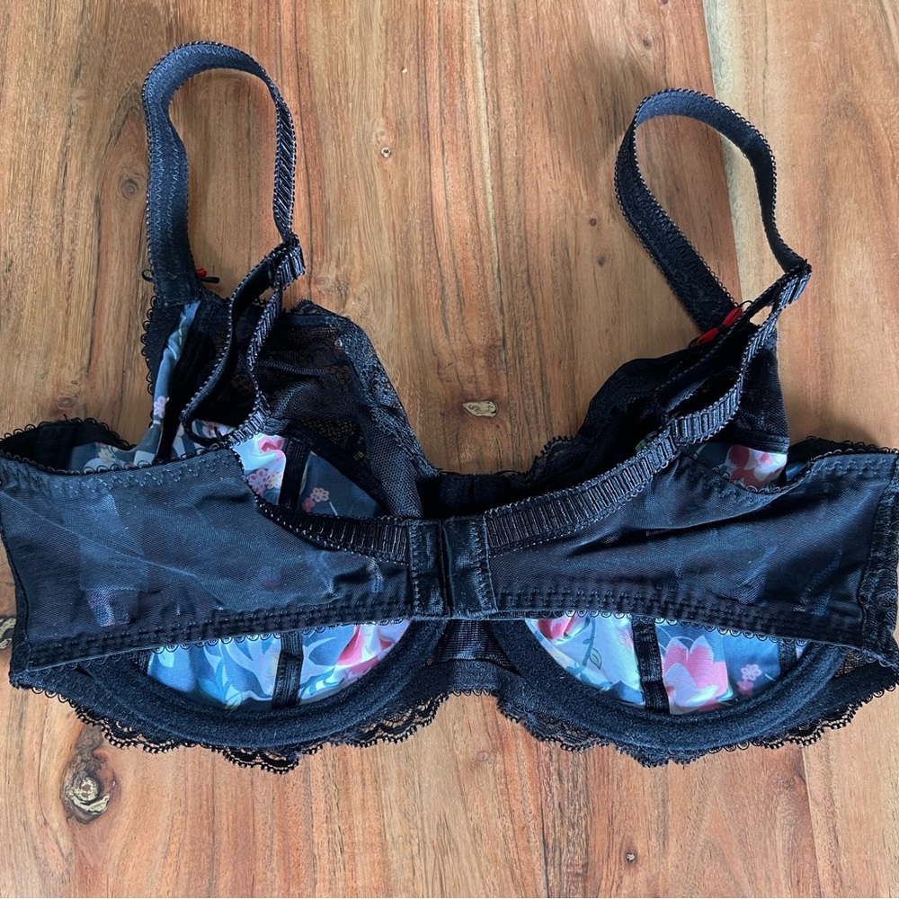 Fantasie Black and Red Floral Lace Underwire Bra with Side Support, US size 34F - Picture 2 of 3